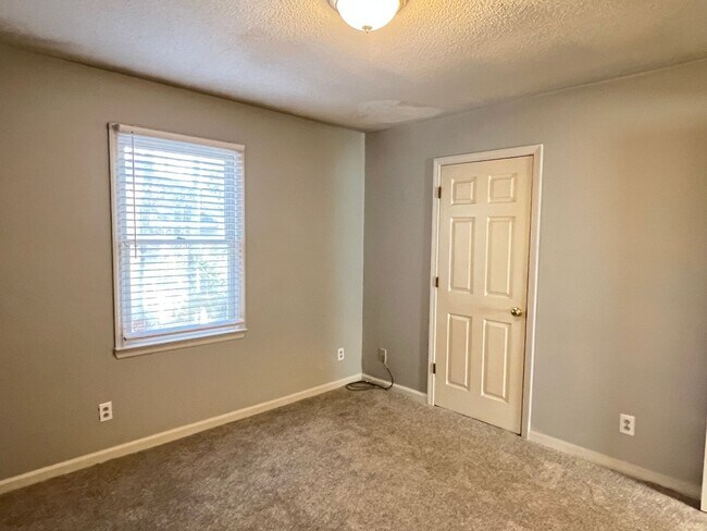 Building Photo - Really Cute Home in Lake Wildwood