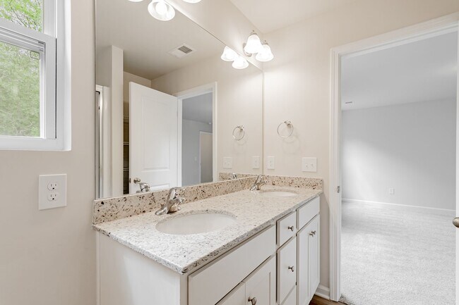 Building Photo - Gorgeous 4-Bedroom Home in Boulder Ridge –...