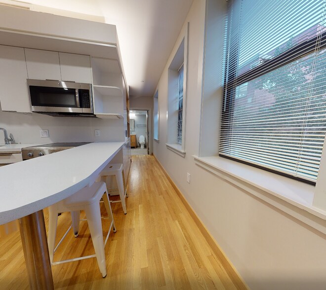 Building Photo - 114 Mount Auburn St