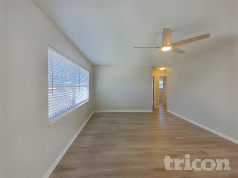 Building Photo - 10887 111th Pl N