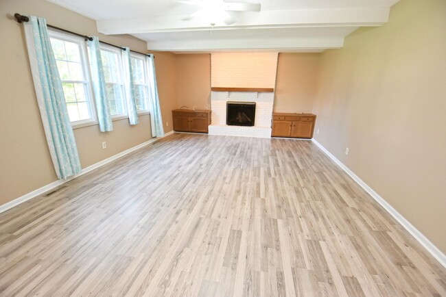 Building Photo - Large executive home in Granger IN