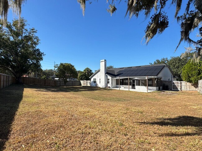 Building Photo - Your Dream Home Awaits! MASSIVE Backyard! ...