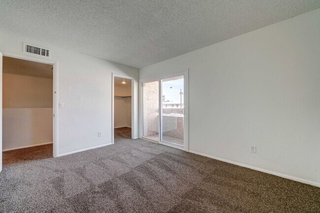 Building Photo - 2696 N 43rd Ave