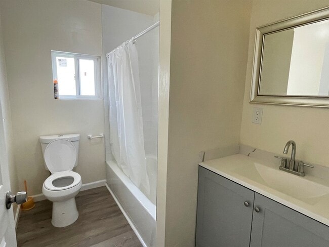 Building Photo - Newly renovated 2 + 2 in Mar Vista/Palms