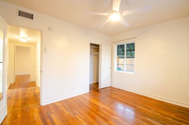Building Photo - Iconic Sam Hughes Bungalow! Steps away from University of Arizona Main Campus!