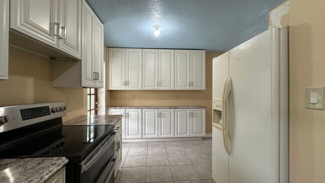 Building Photo - 261 W Caldwell St