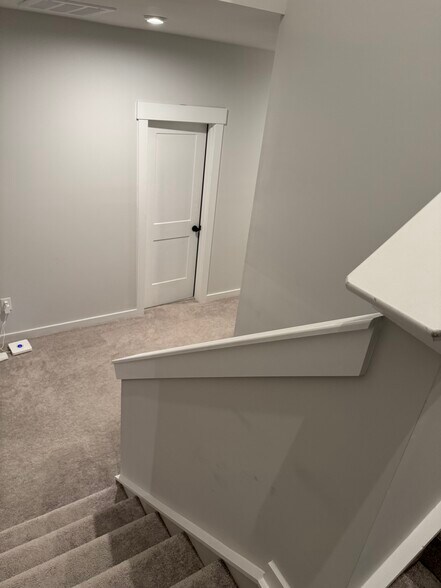 Building Photo - 9512 Munsing Dr