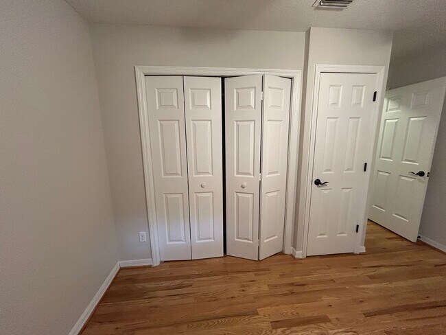 Building Photo - Spacious and Perfectly located 4/2 home in...