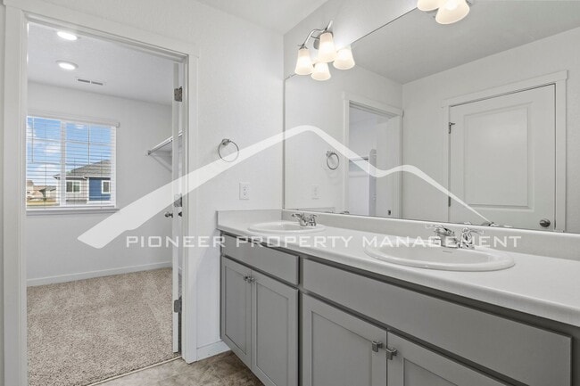 Building Photo - Modern 4-Bed, 2.5-Bath Home with 2 car garage, AC and Private Enclosed Yard