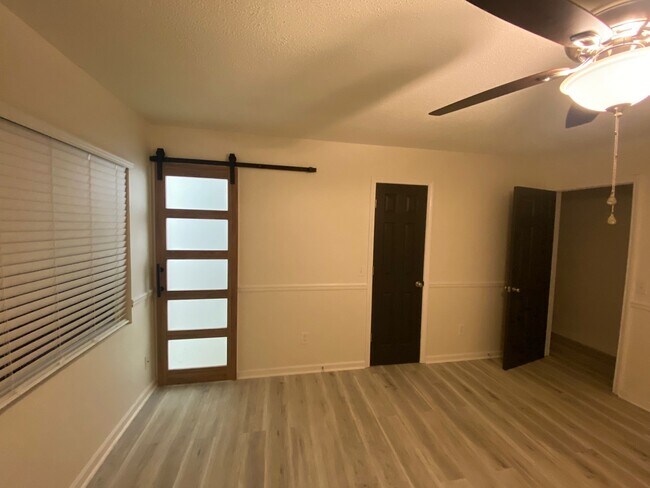 Building Photo - 100 Fieldcrest Dr