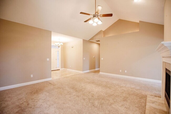 Building Photo - 3 Bed (with 4th bed potential downstairs),...