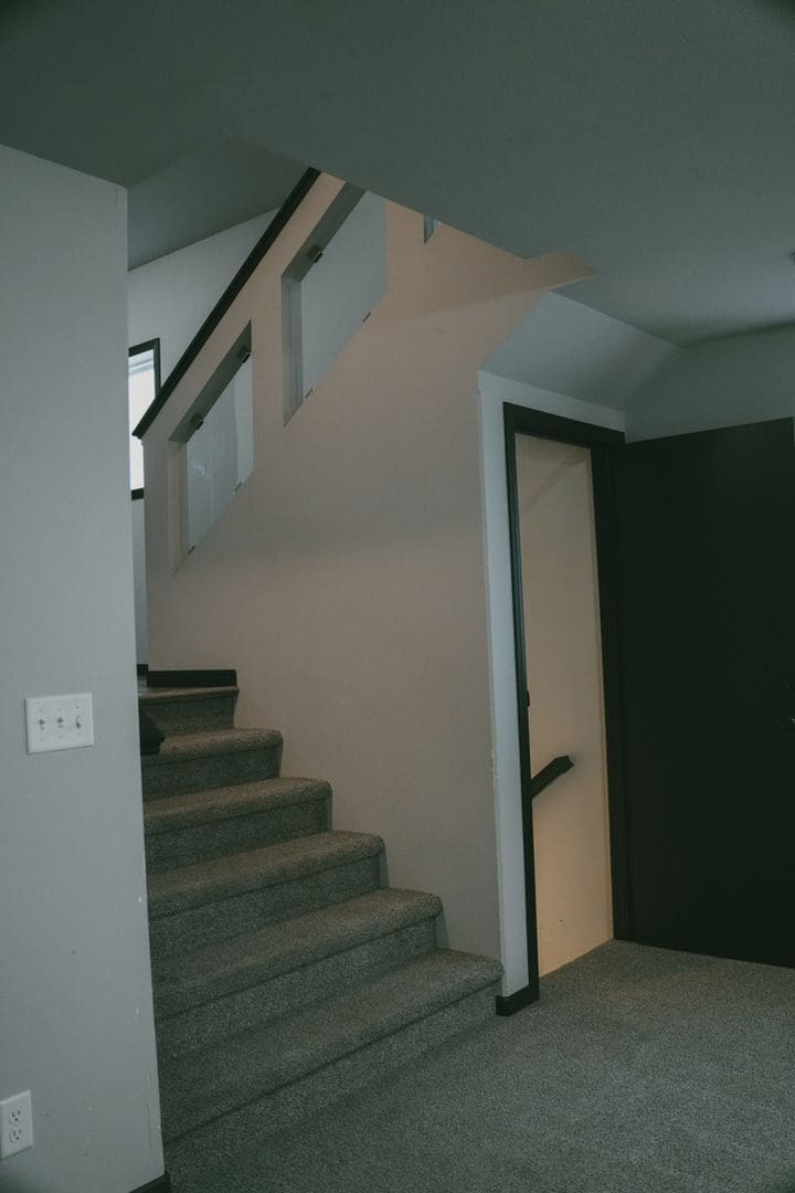 Building Photo - 6040 Kodiak Ln