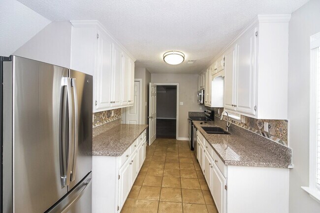 Building Photo - 967 Hawkview Dr