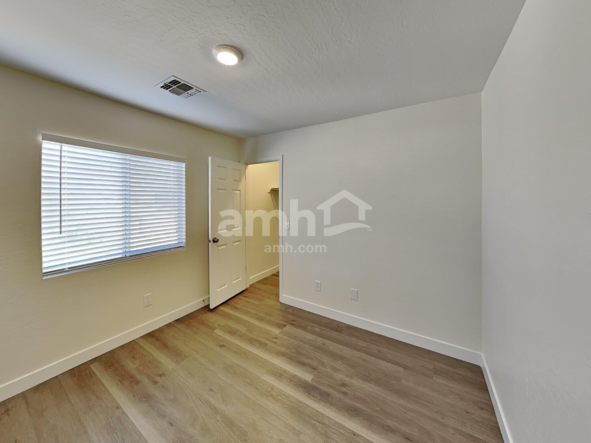 Building Photo - 22428 W Solano Dr