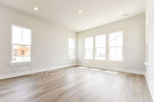 Building Photo - 1205 Carnes Xing Blvd