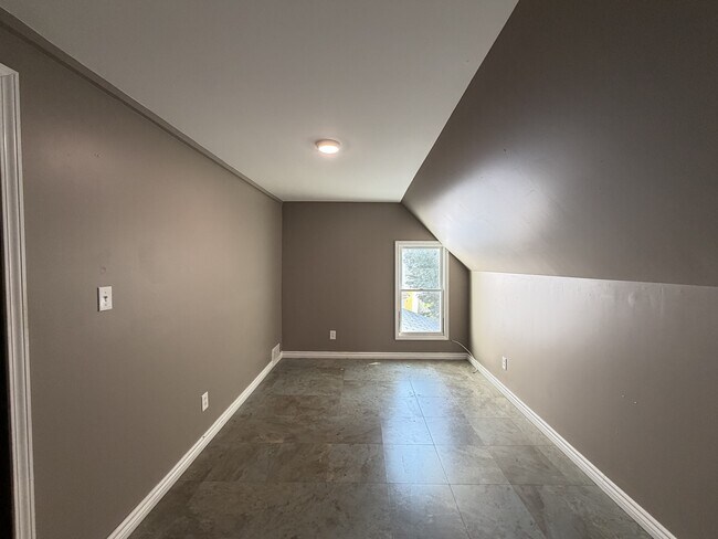 Building Photo - 11 Pooley Pl