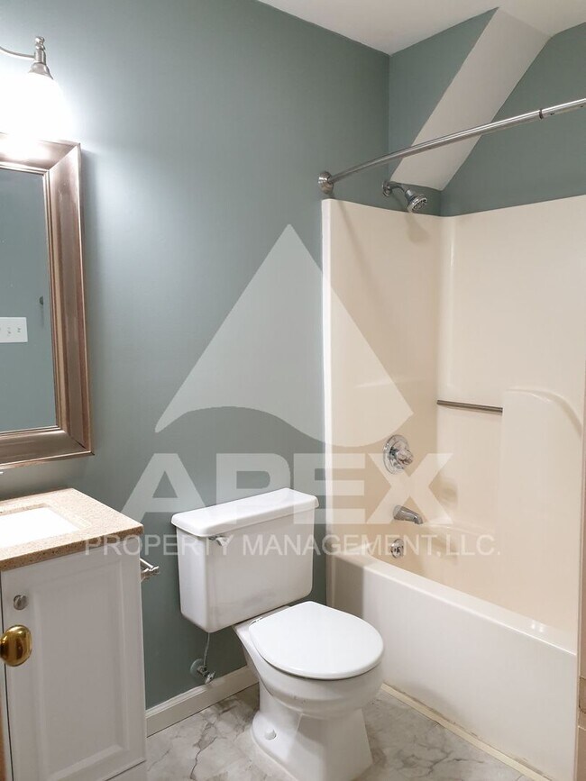 Building Photo - Beautiful 3 Bd 2.5 Ba Single Family Home in West Knoxville!!