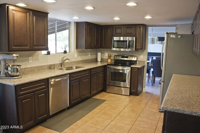 Building Photo - 1761 S Henkel Cir