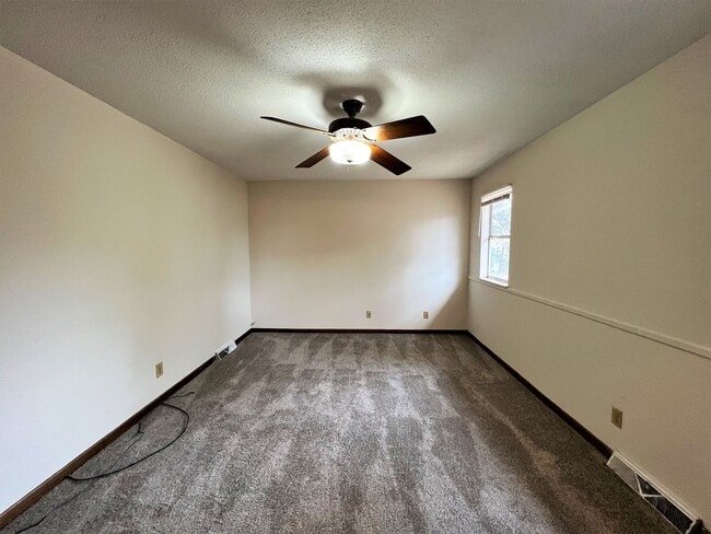Building Photo - NEW RENTAL RATE...4 BEDROOM HOME IN FARRAGUT!!!