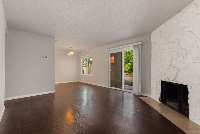 Building Photo - 14022 Juanita Dr NE