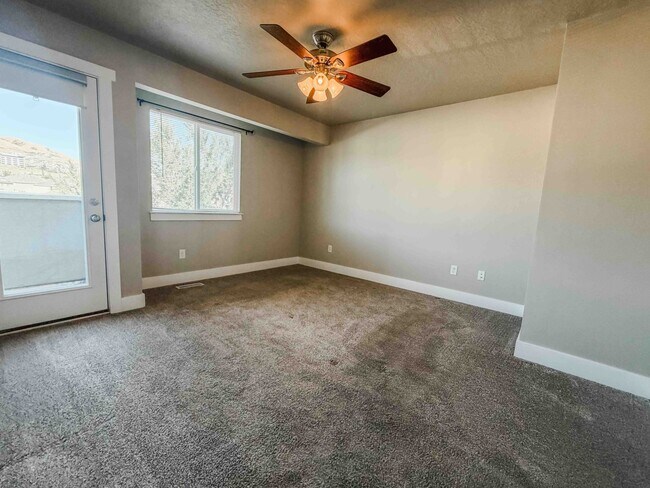 Building Photo - 3731 N Prairie Grass Dr