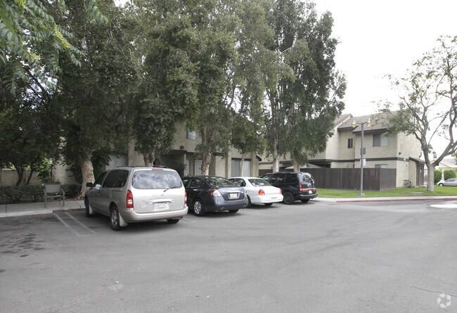 Building Photo - Simpson Villas