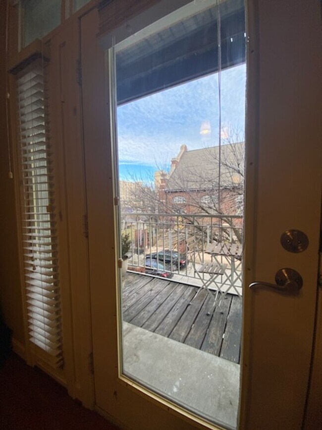 Building Photo - 627 Clara Ave