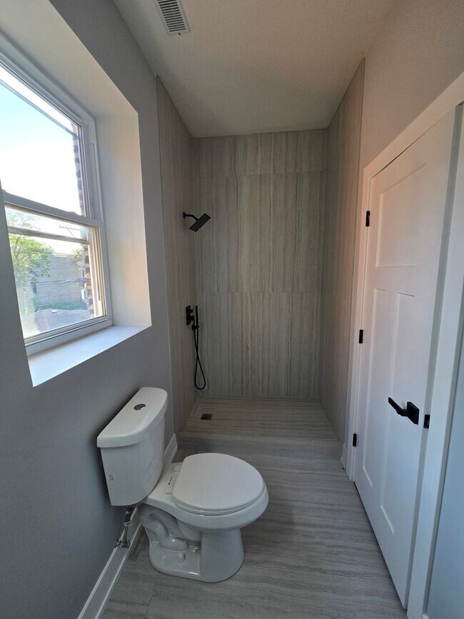 Building Photo - 3732 S Calumet Ave