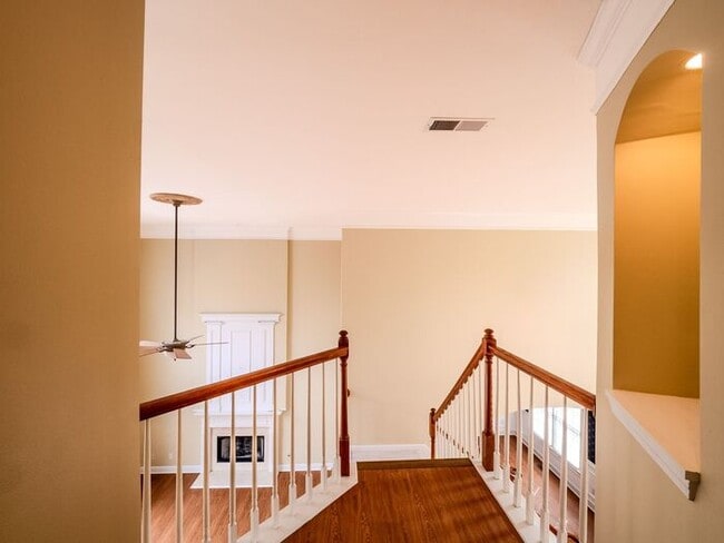 Building Photo - 12872 Waterside Dr