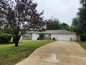 Building Photo - Stylish Ranch-Style Home with Office, Over...