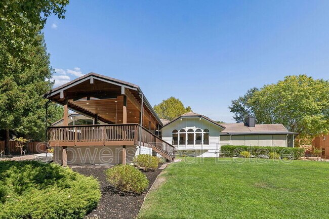 Building Photo - 1121 Douglas Ct