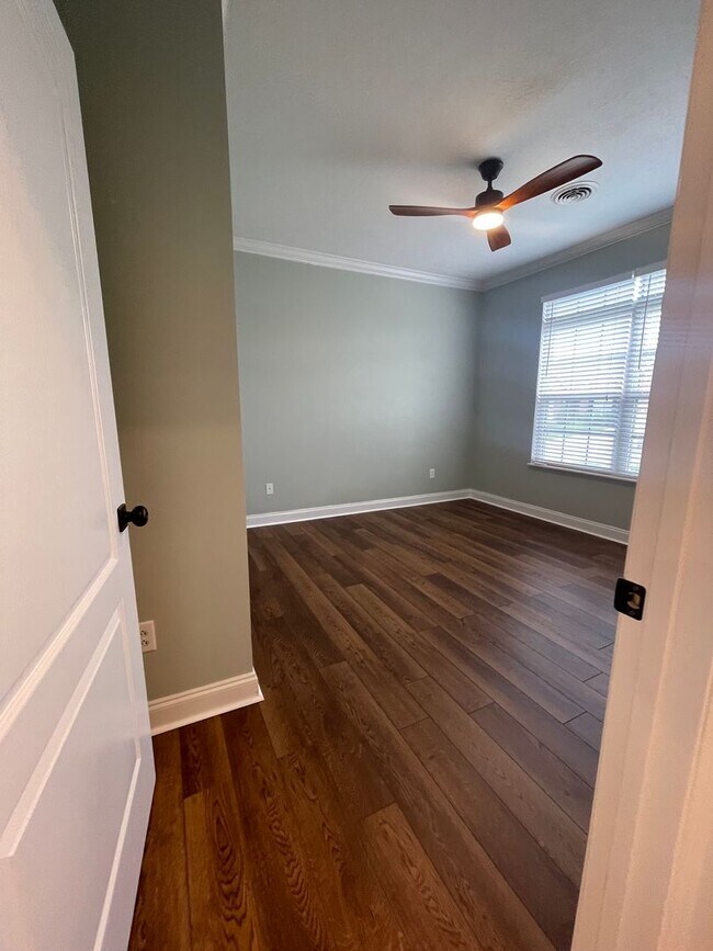 Building Photo - 162 River Garden Ct