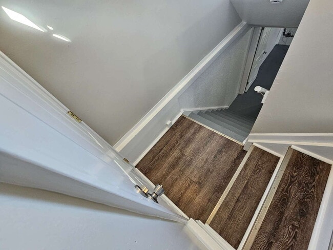 Building Photo - 3 Bedroom Ranch with Hardwood Floors, Eat-In Kitchen, Full Basement & All Appliances!