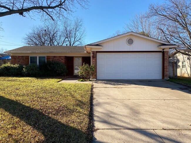 Building Photo - Adorable and Freshly painted Edgecliff Village 3 Bed 2 Bath!!