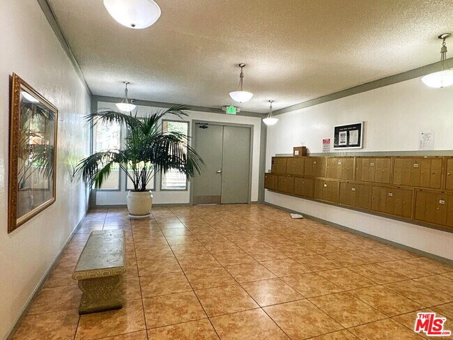 Building Photo - 65 Allen Ave