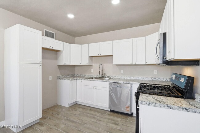 Building Photo - 3100 McKinley Ave