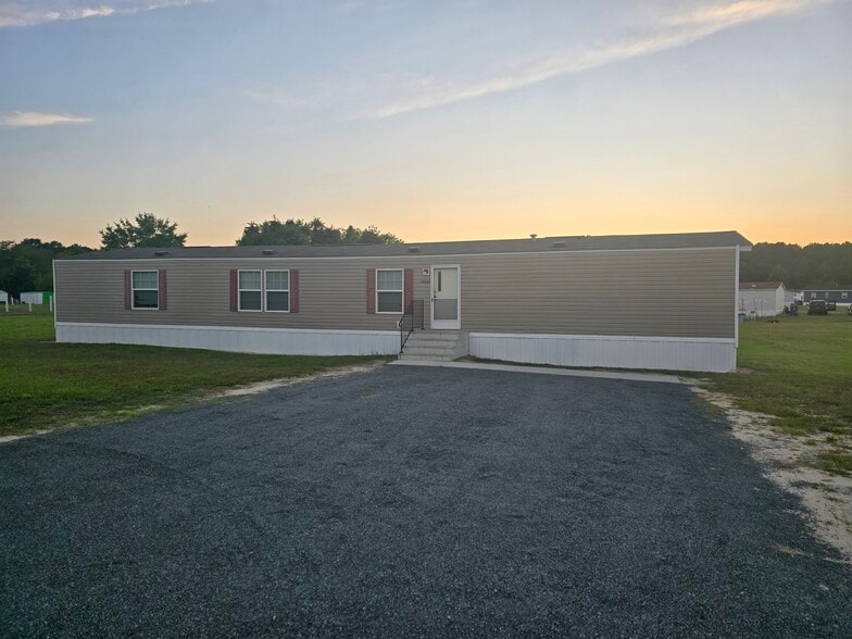 Primary Photo - 24266 King Rd