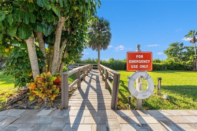 Building Photo - 300 S Florida Ave