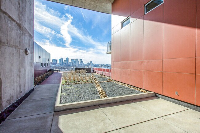 Building Photo - 2115 Yeaman Pl