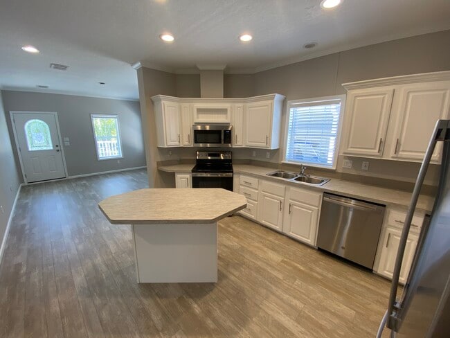 Building Photo - 435 Cary Ln