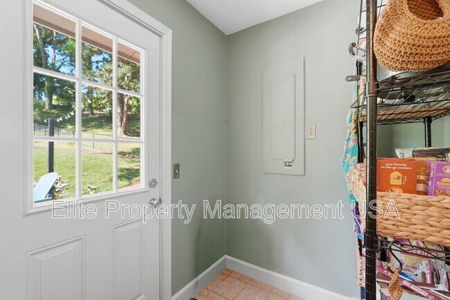 Building Photo - 1338 Northwood Cir NE