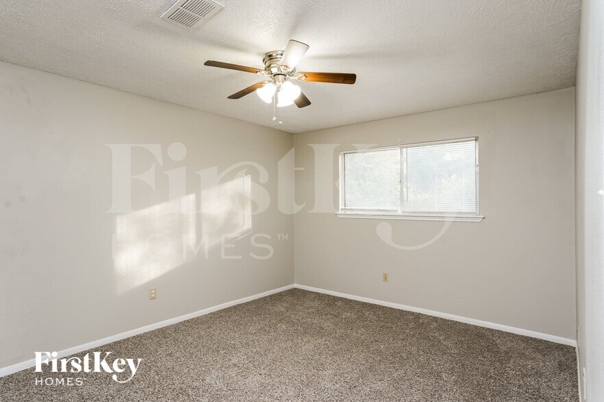 Building Photo - 18111 Fireside Dr