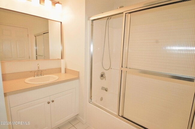 Building Photo - 574 Beachway Ave