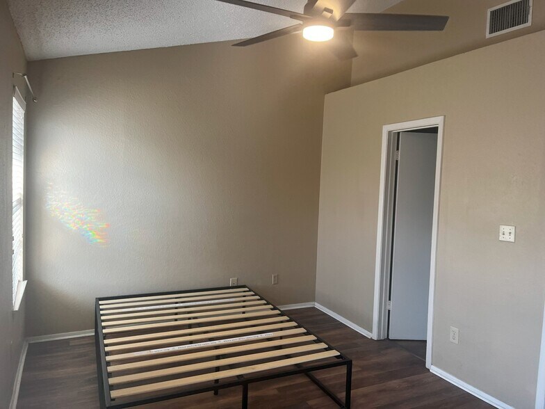 Building Photo - 11404 Walnut Ridge Dr