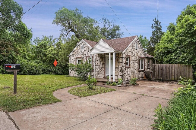 Building Photo - 806 Elsworth Pl