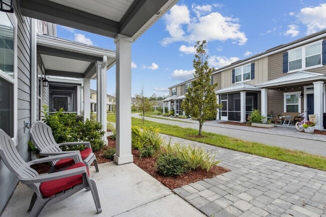 Building Photo - Nearly New 2BR/2.5BA Townhome – Great Loca...