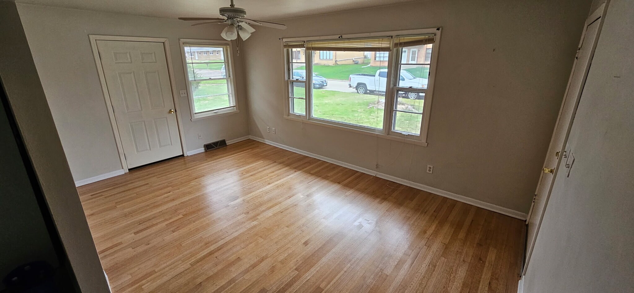 Building Photo - 5841 Garrett Ln