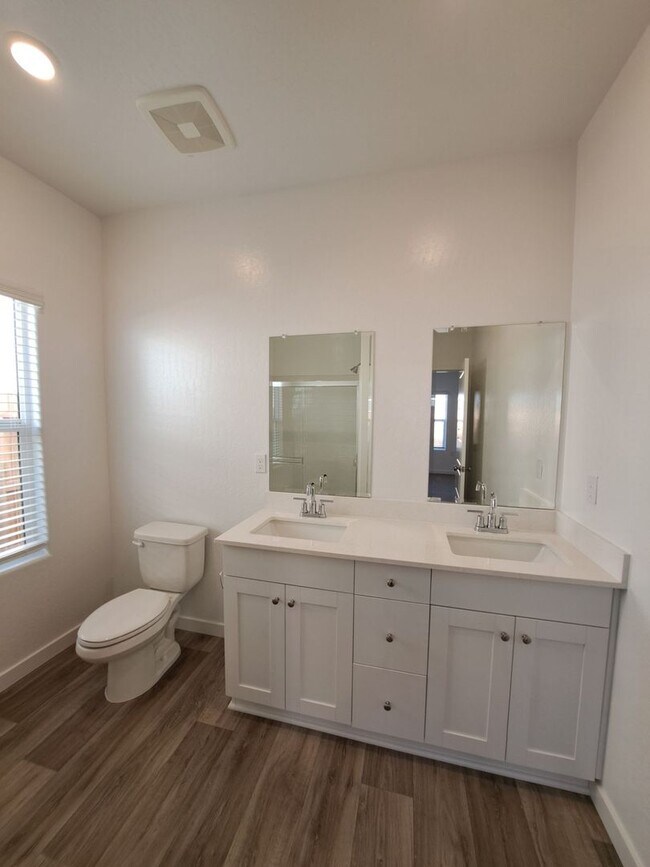 Building Photo - Move-in Special: $500 Off the 1st Month's Rent! Spacious 3BR/2BA Home with Great Amenities in Mad...