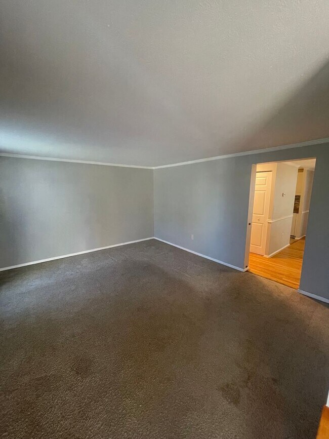 Building Photo - 7964 Covington Ave