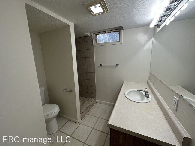Building Photo - 5 br, 2 bath House - 1025 Homer Ave.